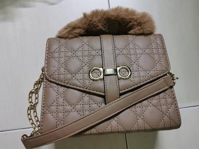 Ladies sling bag