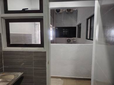 Bare unit 3 Room for rent at Admiral Residence Melaka near Jonker Walk