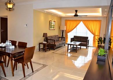 SPACIOUS 1,300 Sqft Condo for Rent @ Gold Coast Resort