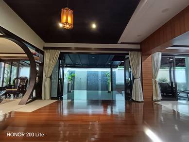 Bungalow house for sale at a great value below market.