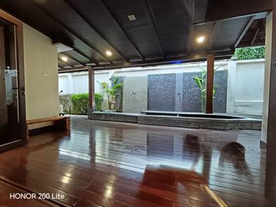Bungalow house for sale at a great value below market.