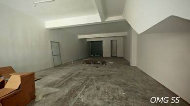 Bayu tinggi taipan 3storey shoplot 20x70 refurbised for Rent