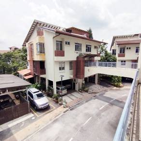 Fully Renovated 𝟑 𝐒𝐓𝐎𝐑𝐄𝐘 𝐒𝐄𝐌𝐈-𝐃 𝐕𝐈𝐋𝐋𝐀