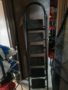 Metal ladder