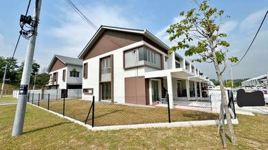 CORNER LOT BRAND NEW 2 Storey House Greenwoods Cendana Salak Perdana