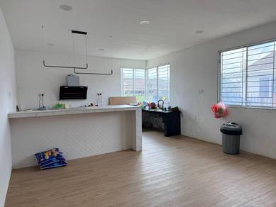 Sama Indah/ Good offer/ 1.5 storey house/ corner unit/ 4 bedroom