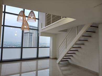 Pinnacle Petaling Jaya. Suitable for office/home office. Near LRT.