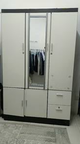 wardrobe / almari putih