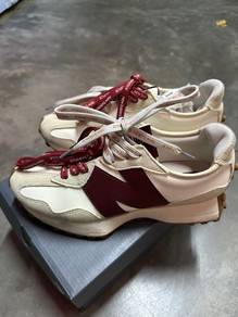 New Balance Women’s 327 Sneakers 👟