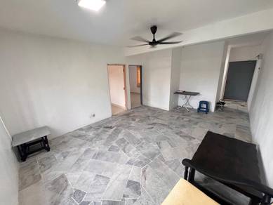 【 4th floor, metal grilled, tiles 】 Rajawali Apartment, Country Homes