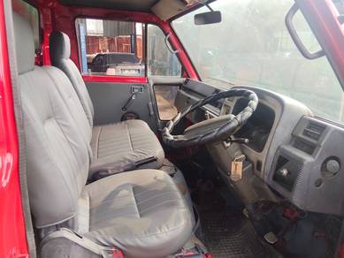 Daihatsu v116 ubs 17 kaki wooden body