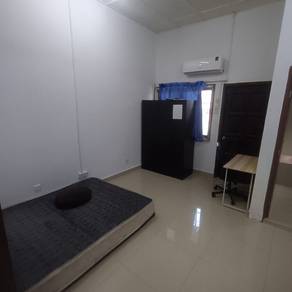 Furnished Room for Rent 🛏️Convenient Location near LRT Lembah Subang