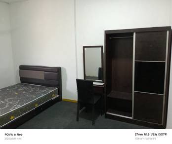 Pelangi Budget Air Con Master Room For Rent (Near CIQ)