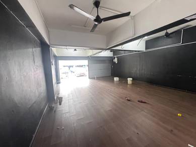 Behind Ampang Hospital Pandan Mewah, Ampang End Lot Ground Floor Shop