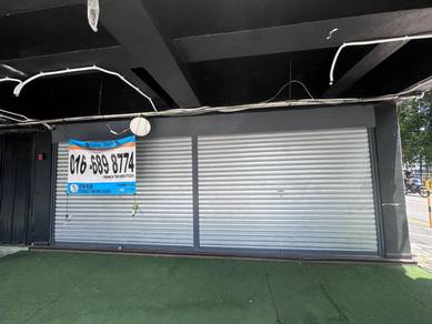Behind Ampang Hospital Pandan Mewah, Ampang End Lot Ground Floor Shop