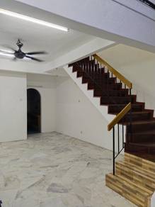 Taman Sri Gombak sg 8 fasa 8 end lot facing hill newly painted
