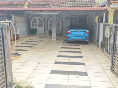 Dekat Masjid Teres Dua Tingkat Taman Bukit Sekilau,  Kuantan