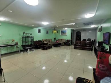 Teres 2 Tingkat, Jalan Kristal Seksyen 7, Shah Alam. Renovated Unit.