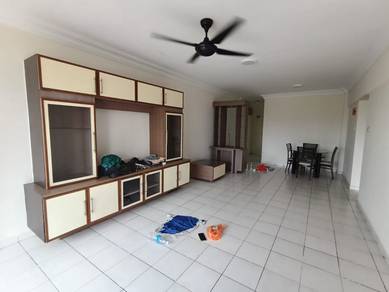 Anjung Hijau 3rooms 2baths with air-cond semi furnished 1carpark