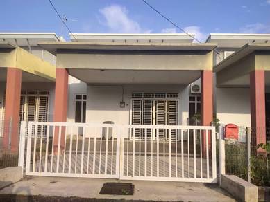 [BUMI LOT/ADA TANAH BELAKANG]Teres Setingkat Alor Gajah Melaka
