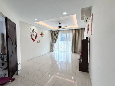 Value Buy!Renovated The Clovers with Private Lift, 1598sf, 2 Carparks