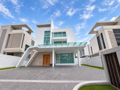 Legenda Southbay Batu Maung | 3-Storey Luxury Bungalow for Sale