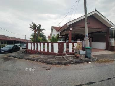 Corner Lot Teres Setingkat di Bandar Utama