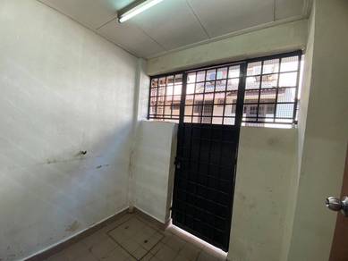 Permas Jaya Double Storey 4bedroom Partial Furnish Guard n Gates FRent
