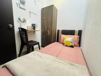 Bandar Bukit Tinggi (Medium room) near Aeon (zero deposit)