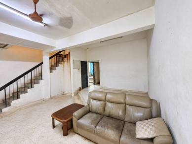 Bigger Double Storey Terrace House - Permas Jaya - walking to kopitiam
