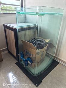 Tower fish tank aquarium