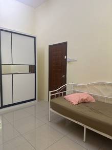 bilik perempuan balik pulau