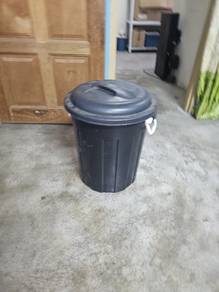 Large dustbin
