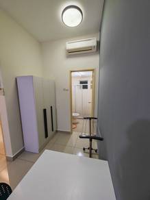 Female unit Master room w fully furnished at oug parklane