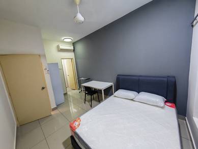 Female unit Master room w fully furnished at oug parklane