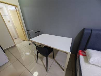 Female unit Master room w fully furnished at oug parklane