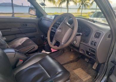 Nissan FRONTIER 2.5 GRANROAD (M)