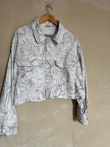 Saiz L Arrow Blue Jeans Jacket Black and White