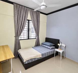 Taman connaught puncak banyan middle room near UCSI