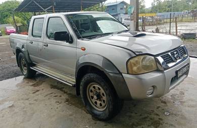 Nissan FRONTIER 2.5 GRANROAD (M)