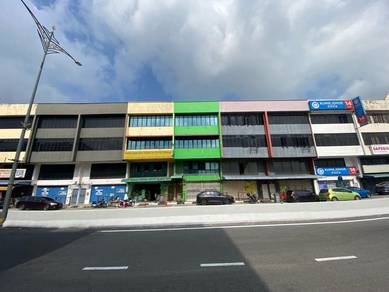 Jalan Bakek / Taman pontian / three storey shop lot / For Sales