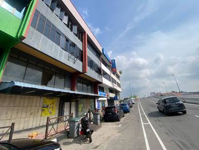 Jalan Bakek / Taman pontian / three storey shop lot / For Sales
