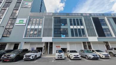 Northbank Shoplot Facing Main Road - Excellent Frontage & Visibility