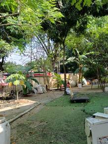3 Storey Seksyen 25 Freehold Corner with extra land