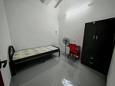 Uda Utama Room for Rent Upstairs of Shoplot🔥
