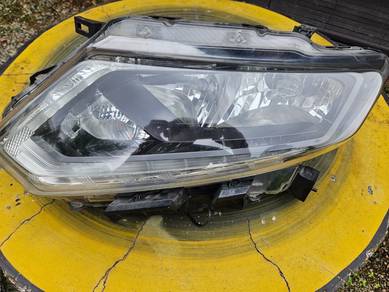 Lampu depan X-Trail T32 (2015)