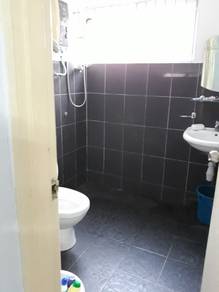 Usj 2 house room for rent at subang jaya Medium room