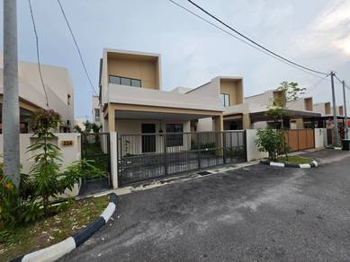 Rumah Banglo Kawasan Elit Di La Casa Lunas Koyak Plastik