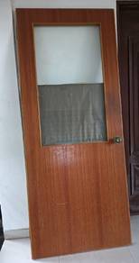 Pintu Kayu Pejabat (separuh kaca)