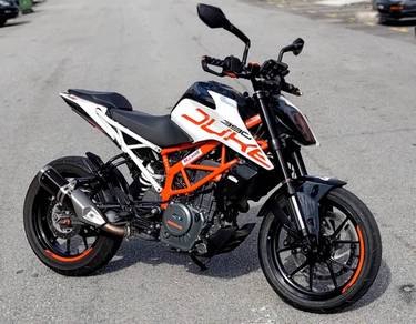 KTM Duke 390 Super White v2 ABS cantik can loan